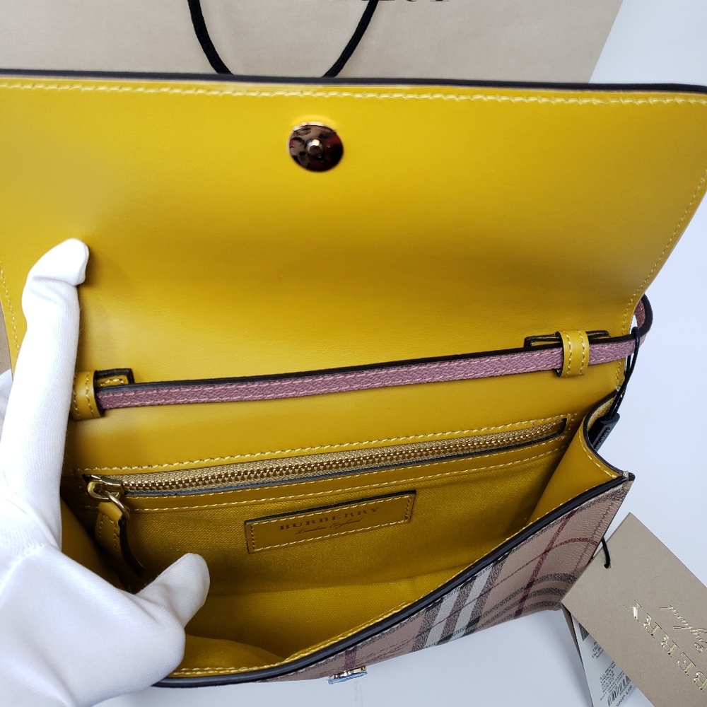100% Auth Burberry Soft Grain Haymarket Crossbody - Picture 5 of 8